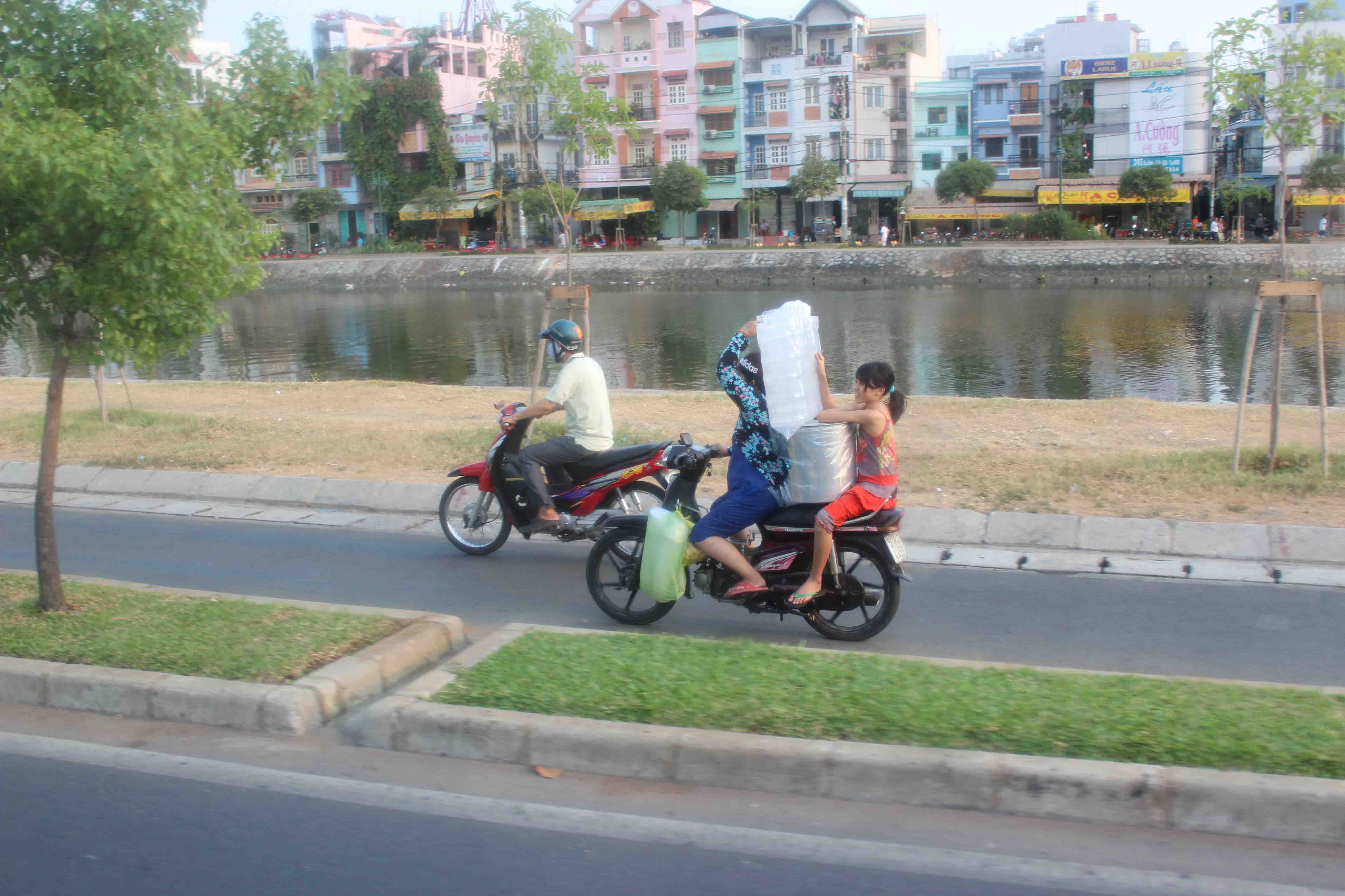 How to Survive Crossing the Street in Vietnam