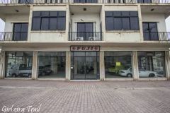 Malta - Mosta, opuszczony salon Subaru